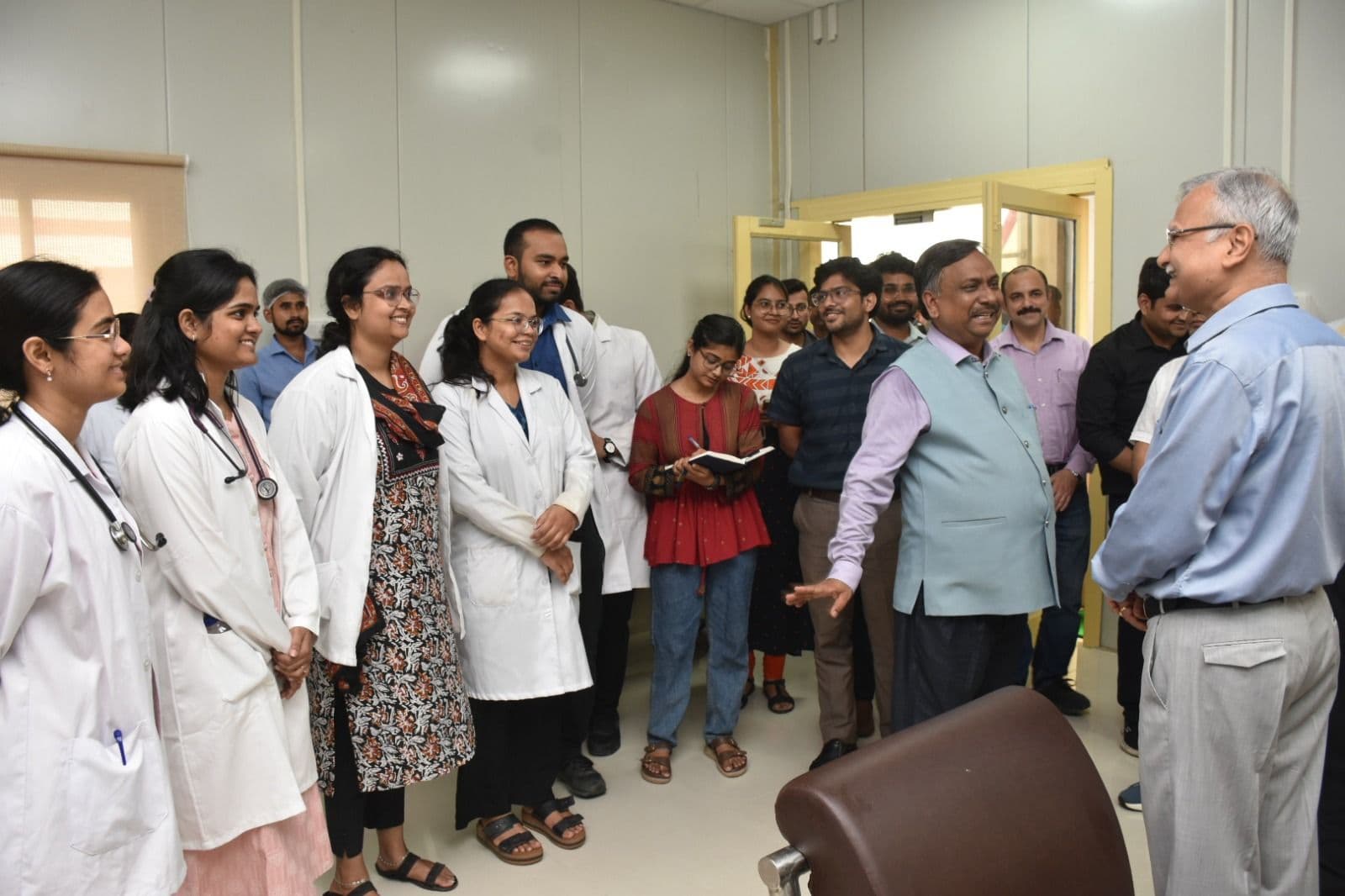 Vice Chancellor Inaugurates Resident Doctors' Lounge at Sir Sunderlal Hospital